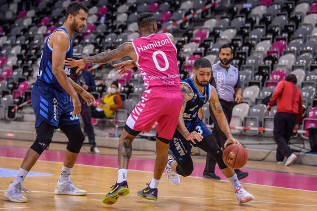 easyCredit BBL, Telekom Baskets Bonn vs. Alba Berlin, 04.04.2021 Peyton Siva (Alba Berlin 3), Alex Hamilton (Telekom Baskets Bonn 0), easyCredit BBL, Telekom Baskets Bonn vs. Alba Berlin am 04.04.2021 im Telekom Dome, Bonn (Nordrhein-Westfalen) Copyright: xBEAUTIFULxSPORTS Mueller-Laschetx