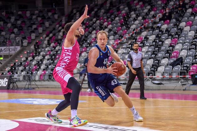easyCredit BBL, Telekom Baskets Bonn vs. Alba Berlin, 04.04.2021 Luke Sikma (Alba Berlin 43), Isaiah Philmore (Telekom Baskets Bonn 31), easyCredit BBL, Telekom Baskets Bonn vs. Alba Berlin am 04.04.2021 im Telekom Dome, Bonn (Nordrhein-Westfalen) Copyright: xBEAUTIFULxSPORTS Mueller-Laschetx