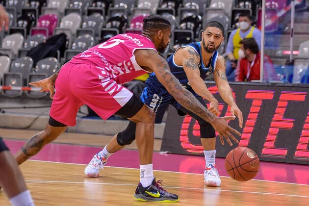 easyCredit BBL, Telekom Baskets Bonn vs. Alba Berlin, 04.04.2021 Peyton Siva (Alba Berlin 3), Alex Hamilton (Telekom Baskets Bonn 0), easyCredit BBL, Telekom Baskets Bonn vs. Alba Berlin am 04.04.2021 im Telekom Dome, Bonn (Nordrhein-Westfalen) Copyright: xBEAUTIFULxSPORTS Mueller-Laschetx