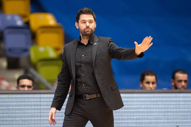 Fraport Skyliners - HAKRO Merlins Crailsheim, easyCredit BBL Trainer Sebastian Gleim (Fraport Skyliners). Basketball-Spiel der easyCredit BBL zwischen den Fraport Skyliners und HAKRO Merlins Crailsheim am 4. April 2021 in der Fraport-Arena in Frankfurt am Main., Frankfurt am Main Hessen Deutschland Fraport-Arena