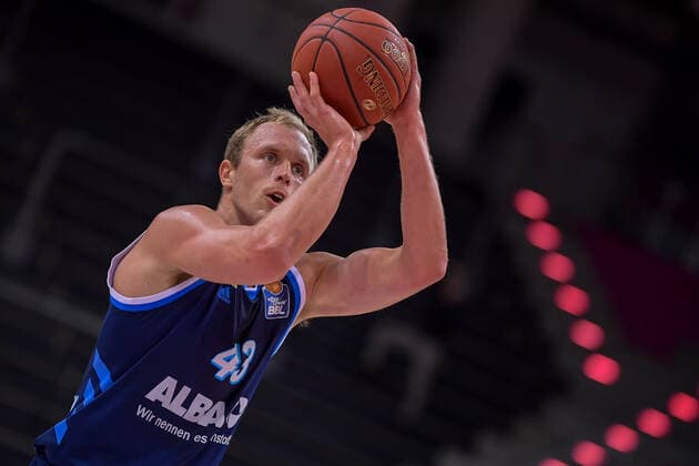 easyCredit BBL, Telekom Baskets Bonn vs. Alba Berlin, 04.04.2021 Luke Sikma (Alba Berlin 43), easyCredit BBL, Telekom Baskets Bonn vs. Alba Berlin am 04.04.2021 im Telekom Dome, Bonn (Nordrhein-Westfalen) Copyright: xBEAUTIFULxSPORTS Mueller-Laschetx