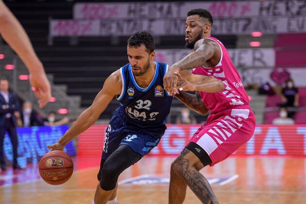 easyCredit BBL, Telekom Baskets Bonn vs. Alba Berlin, 04.04.2021 Johannes Thiemann (Alba Berlin 32), James Thompson IV (Telekom Baskets Bonn 3), easyCredit BBL, Telekom Baskets Bonn vs. Alba Berlin am 04.04.2021 im Telekom Dome, Bonn (Nordrhein-Westfalen) Copyright: xBEAUTIFULxSPORTS Mueller-Laschetx