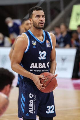 GER, Easycredit BBL, Telekom Baskets Bonn vs. Alba Berlin 04.04.2021, Telekom Dome, Bonn, GER, Easycredit BBL, Telekom Baskets Bonn vs. Alba Berlin, im Bild: Johannes Thiemann (Alba Berlin 32), konzentriert sich auf einen Freiwurf