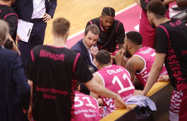 Trainer Will Voigt mit Team Telekom Baskets Bonn vs. ALBA BERLIN easyCredit BBL 1. Bundesliga , Saison 2020 2021 , 26. Spieltag