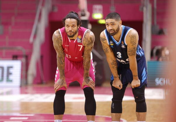 Sport Themen der Woche KW13 Sport Bilder des Tages Chris Babb, Peyton Siva Telekom Baskets Bonn vs. ALBA BERLIN easyCredit BBL 1. Bundesliga , Saison 2020 2021 , 26. Spieltag