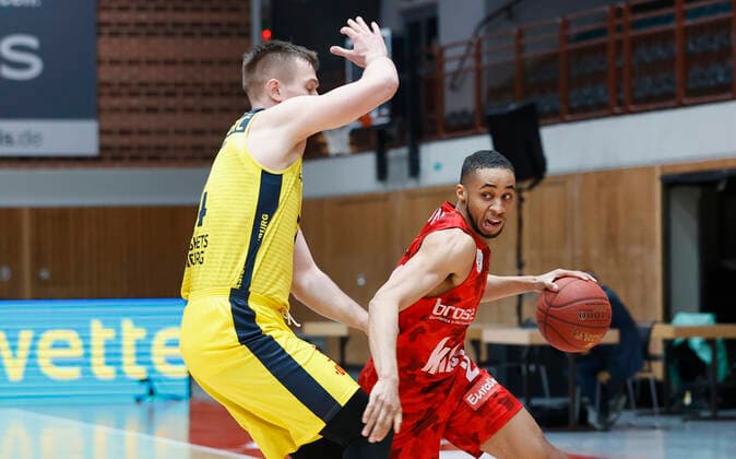 04.04.2021, Basketball, BBL 2020 2021, 26. Spieltag, s.Oliver Wuerzburg - EWE Baskets Oldenburg, GER, Wuerzburg, s.Oliver Arena, Copyright: HMBxMedia xHeikoxBecker