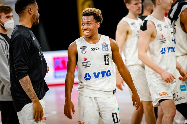 Mitte 00 T.J. Shorts (Hamburg Towers) Brose Bamberg - Hamburg Towers - easyCredit-BBL - Basketball Bundesliga - Basketball Saison 2020 21 - 26. Spieltag, 04.04.2021 Bamberg, Brose Arena Copyright: DanielxLöb