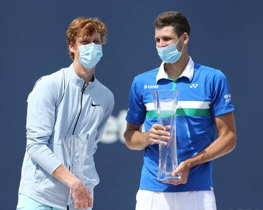 April 4, 2021, Miami Gardens, Florida, United States Of America: MIAMI GARDENS, FLORIDA - APRIL 04: (NO SALES TO NEW YORK POST) Hubert Hurkacz of Poland defeats Jannik Sinner of Italy during the mens singles final at the Miami Open at Hard Rock Stadium. on April 04, 2021 in Miami Gardens, Florida....People: Jannik Sinner, Hubert Hurkacz Miami Gardens United States Of America - ZUMAs214 20210404_zda_s214_047 Copyright: xSMGx