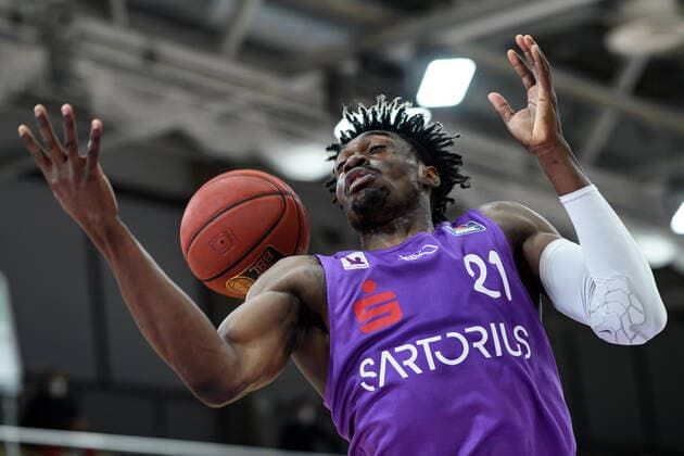 BG Göttingen - MHP Riesen Ludwigsburg 05.04.2021, Basketball-Bundesliga easyCredit-BBL, Saison 2020 2021, Hauptrunde, BG Göttingen - MHP Riesen Ludwigsburg. Göttingens Tai Odiase mit Ball. Göttingen Niedersachsen Deutschland