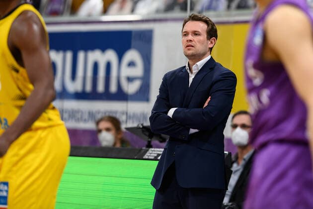 BG Göttingen - MHP Riesen Ludwigsburg 05.04.2021, Basketball-Bundesliga easyCredit-BBL, Saison 2020 2021, Hauptrunde, BG Göttingen - MHP Riesen Ludwigsburg. Göttingens Co-Trainer Thomas Crab. Göttingen Niedersachsen Deutschland