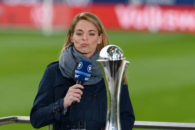 Wolfsburg, Germany, APR 4th 2021 Nia Kuenzer and the trophy before the Frauen DFB-Pokal semi-final match between VfL Wolfsburg and FC Bayern Munich at AOK-Stadion, Germany. DFB-Pokal - VfL Wolfsburg v FC Bayern Munich 