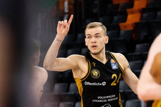 Arnas Velicka (Loewen Braunschweig 24) GER, Ratiopharm Ulm vs. Loewen Braunschweig, easycredit 1.Bundesliga Basketball, 26.Spieltag, Saison 2020 21, 05.04.2021 Ratiopharm Ulm vs. Loewen Braunschweig, 1.Basketball Bundesliga Neu-Ulm Copyright: xEibner-Pressefoto RogerxBuerkex EP_EER