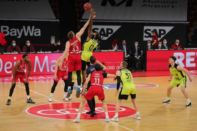 Tip-Off der Partie GER, FC Bayern Basketball vs. medi bayreuth, Basketball, easy Credit BBL, Saison 2020 2021, 06.04.2021, GER, FC Bayern Basketball vs. medi bayreuth, Basketball, easy Credit BBL, Saison 2020 2021, 06.04.2021, Muenchen Copyright: xEIBNER MarcelxEngelbrechtx EP_EER