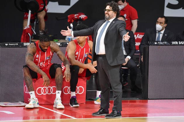 Andrea Trinchieri ,Trainer (FCB), Gestik, Basketball 1.Bundesliga FC Bayern Muenchen-medi Bayreuth am 06.04.2021 A U D I D O M E.