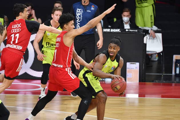 Frank BARTLEY (BT) Aktion,Zweikampf gegen Jason GEORGE (FCB). Basketball 1.Bundesliga FC Bayern Muenchen-medi Bayreuth am 06.04.2021 A U D I D O M E.
