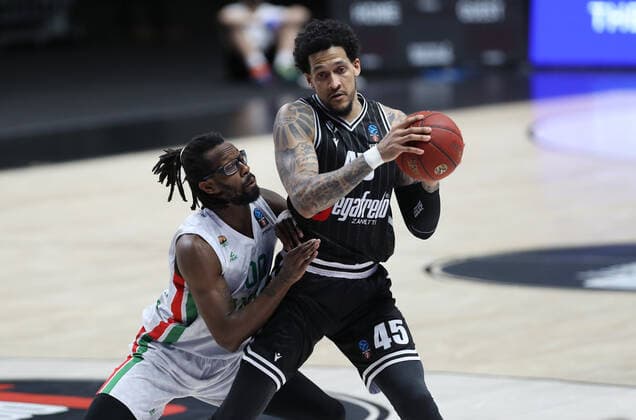 Julian Gamble (Segafredo Virtus Bologna) (R) thwarted by John Brown (Unics Kazan) during the Eurocup baksetball game Virtus Segafredo Vs Unics Kazan - Bologna, Italy, April 4, 2021 - photo: corrispondente_Bologna LiveMedia  Copyright: xLiveMedia CorrispondentexBolognax xLiveMediax 0