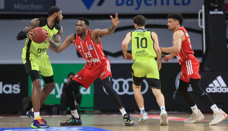 06.04.2021, FC Bayern Basketball vs Media Bayreuth, Audi Dome Muenchen im Bild: Derek Pardon ( Medi Bayreuth), JaJuan Johnson (FCB Basketball), Bastian Doreth ( Medi Bayreuth), Wade Baldwin (FCB Basketball)