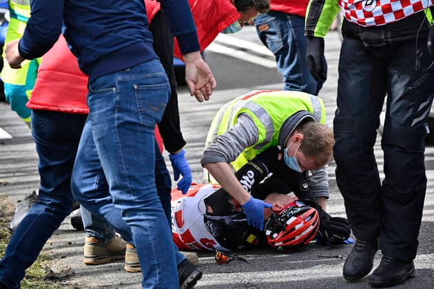 Bilder des Jahres 2021, Sport 04 April Sport Themen der Woche KW14 Sport Bilder des Tages Belgian Frederik Frison of Lotto Soudal pictured after a fall during the 109h edition of the Scheldeprijs one day cycling race, 193,8 km from Terneuzen, Netherlands to Schoten, Wednesday 07 April 2021. Public is advices to stay at home and follow the cycling race on television or radio. DIRKxWAEM  x05998624x