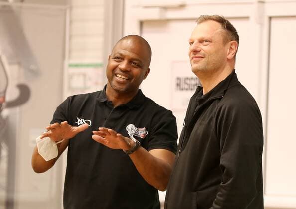 07.04.2021 - Basketball - Saison 2019 2020 - 2. Bundesliga Pro-A - 12. Spieltag: Nürnberg Falcons Basketball Club NBC - Bayer Giants Leverkusen - DaMa - Derrick Taylor ( Co-Trainer Assistant-Coach Nürnberg Falcons BC NBC ) Ralph Junge ( Trainer Geschäftsführer Headcoach Nürnberg Falcons BC NBC ) nachdenklich vor Spielbeginn