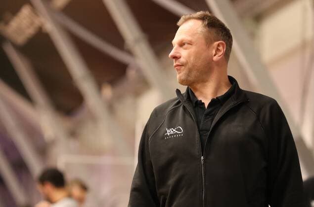 07.04.2021 - Basketball - Saison 2019 2020 - 2. Bundesliga Pro-A - 12. Spieltag: Nürnberg Falcons Basketball Club NBC - Bayer Giants Leverkusen - DaMa - Ralph Junge ( Trainer Geschäftsführer Headcoach Nürnberg Falcons BC NBC ) nachdenklich