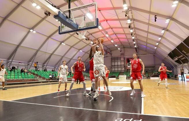 07.04.2021 - Basketball - Saison 2019 2020 - 2. Bundesliga Pro-A - 12. Spieltag: Nürnberg Falcons Basketball Club NBC - Bayer Giants Leverkusen - DaMa - Mannschaften Teams spielen in leerer Halle - keine Zuschauer Publikum Fans