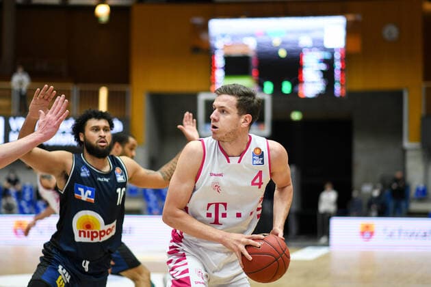 Strahinja Micovic (Telekom Baskets Bonn) am Ball, GER, HAKRO Merlins Crailsheim vs. Telekom Baskets Bonn, 07.04.2021, 29. Spieltag easycredit Basketball Bundesliga, Spielzeit 2020 2021. GER, HAKRO Merlins Crailsheim vs. Telekom Baskets Bonn, 07.04.2021, 29. Spieltag easycredit Basketball Bundesliga, Spielzeit 2020 202 Crailsheim Copyright: xEibnerxPressefoto MichaelxMemmlerx EP_MMR