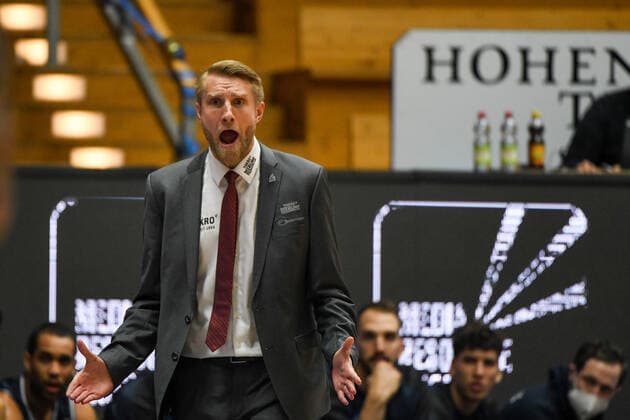 Tuomas Iisalo (HAKRO Merlins Crailsheim, Headcoach) gibt Anweisungen, GER, HAKRO Merlins Crailsheim vs. Telekom Baskets Bonn, 07.04.2021, 29. Spieltag easycredit Basketball Bundesliga, Spielzeit 2020 2021. GER, HAKRO Merlins Crailsheim vs. Telekom Baskets Bonn, 07.04.2021, 29. Spieltag easycredit Basketball Bundesliga, Spielzeit 2020 202 Crailsheim Copyright: xEibnerxPressefoto MichaelxMemmlerx EP_MMR