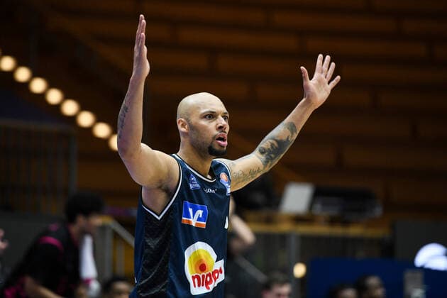 Maurice Stuckey (HAKRO Merlins Crailsheim) beschwert sich beim Schiedsrichter, GER, HAKRO Merlins Crailsheim vs. Telekom Baskets Bonn, 07.04.2021, 29. Spieltag easycredit Basketball Bundesliga, Spielzeit 2020 2021. GER, HAKRO Merlins Crailsheim vs. Telekom Baskets Bonn, 07.04.2021, 29. Spieltag easycredit Basketball Bundesliga, Spielzeit 2020 202 Crailsheim Copyright: xEibnerxPressefoto MichaelxMemmlerx EP_MMR