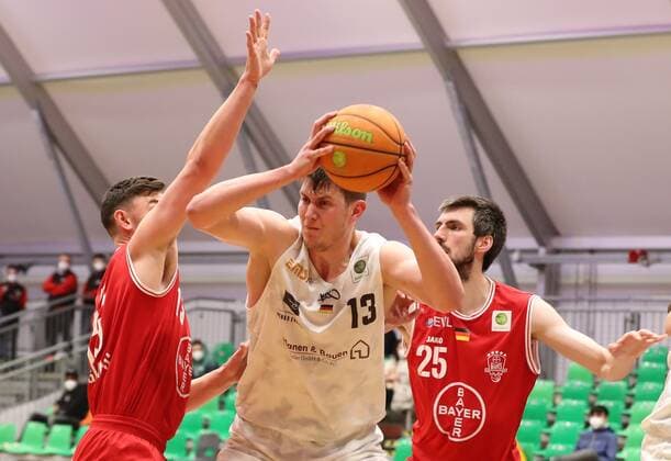 07.04.2021 - Basketball - Saison 2019 2020 - 2. Bundesliga Pro-A - 12. Spieltag: Nürnberg Falcons Basketball Club NBC - Bayer Giants Leverkusen - DaMa - Luca Kahl (15, Bayer Giants Leverkusen ) Jonathan Maier (13, Nürnberg Falcons BC NBC ) Michael Kuczmann (25, Bayer Giants Leverkusen )
