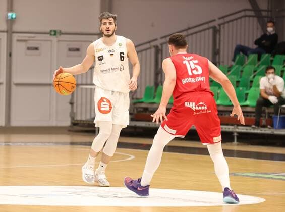 07.04.2021 - Basketball - Saison 2019 2020 - 2. Bundesliga Pro-A - 12. Spieltag: Nürnberg Falcons Basketball Club NBC - Bayer Giants Leverkusen - DaMa - Martin Bogdanov (6, Nürnberg Falcons BC NBC ) Luca Kahl (15, Bayer Giants Leverkusen )
