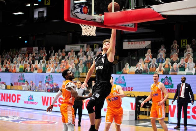 Basketball - . Bundesliga - 29. Spieltag RASTA Vechta - Hamburg Towers am 07.04.2020 im RASTA Dome in Vechta Maik Kotsar (Hamburg) beim Korbleger