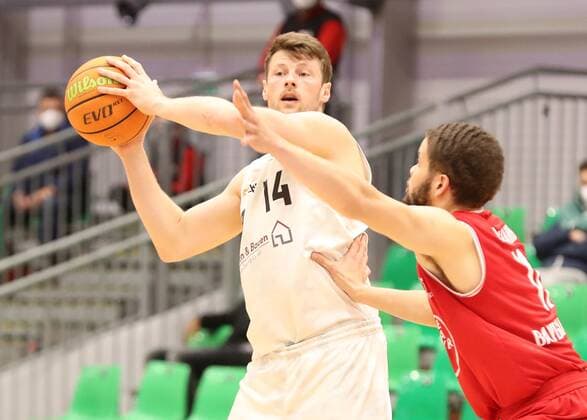 07.04.2021 - Basketball - Saison 2019 2020 - 2. Bundesliga Pro-A - 12. Spieltag: Nürnberg Falcons Basketball Club NBC - Bayer Giants Leverkusen - DaMa - Sebastian Schröder Schroeder (14, Nürnberg Falcons BC NBC ) Sheldon Eberhardt (11, Bayer Giants Leverkusen )