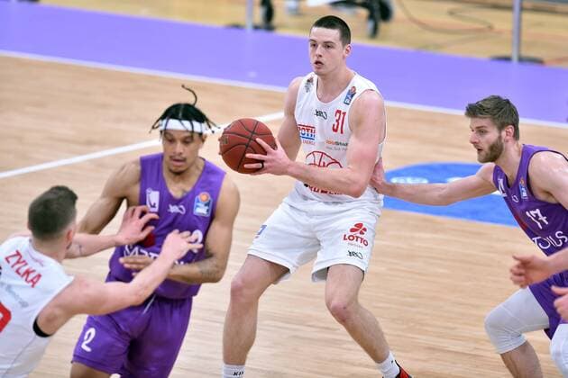 Scottie James Jr. (Giessen 46ers) (am Ball), Nelson Weidemann (BG Goettingen), Ferdinand Zylka (Giessen 46ers) (L) , Basketball, Bundesliga, BBL, BG Goettingen - Jobstairs Giessen 46ers, 07.04.2021, BG Goettingen - Giessen 46ers, Basketball, Bundesliga, GER, BBL, 07.04.2021 Goettingen Copyright: xEibner-Pressefotox-xRolandxSippelx