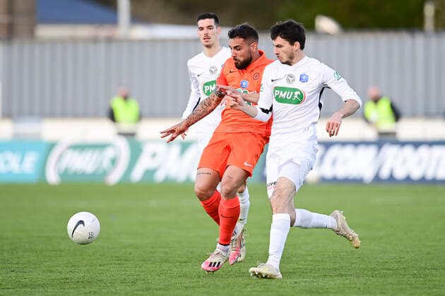Andy Delort (MHSC) vs Francois Gaudiche (Chateaubriant) FOOTBALL : Voltigeurs de Chateaubriant vs MHSC - 1 8 coupe de France - 07 04 2021 JBAutissier Panoramic 