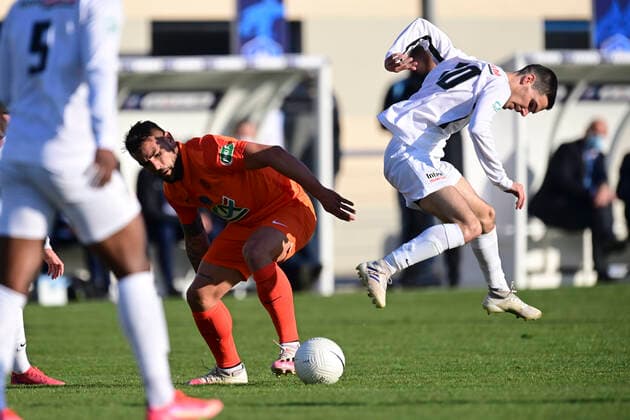 Andy Delort (MHSC) vs Pierre Nunge (Chateaubriant) FOOTBALL : Voltigeurs de Chateaubriant vs MHSC - 1 8 coupe de France - 07 04 2021 JBAutissier Panoramic 