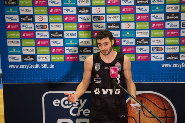 GER, Basketball, RASTA Vechta vs Hamburg Towers 07.04.2021, RASTA Dome, Vechta, GER, easy Credit-BBL, RASTA Vechta vs Hamburg Towers, im Bild bei Magenta zu Gast Max DILEO ( Hamburg Towers 3 )