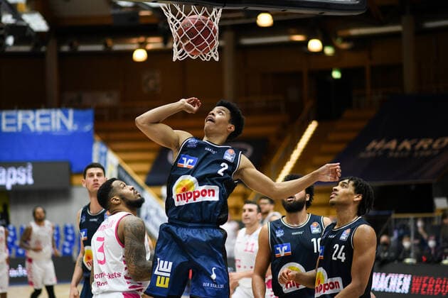 Trae Bell-Haynes (HAKRO Merlins Crailsheim) und Jeremy Jones (HAKRO Merlins Crailsheim) verteidigen am Korb, GER, HAKRO Merlins Crailsheim vs. Telekom Baskets Bonn, 07.04.2021, 29. Spieltag easycredit Basketball Bundesliga, Spielzeit 2020 2021. GER, HAKRO Merlins Crailsheim vs. Telekom Baskets Bonn, 07.04.2021, 29. Spieltag easycredit Basketball Bundesliga, Spielzeit 2020 202 Crailsheim Copyright: xEibnerxPressefoto MichaelxMemmlerx EP_MMR