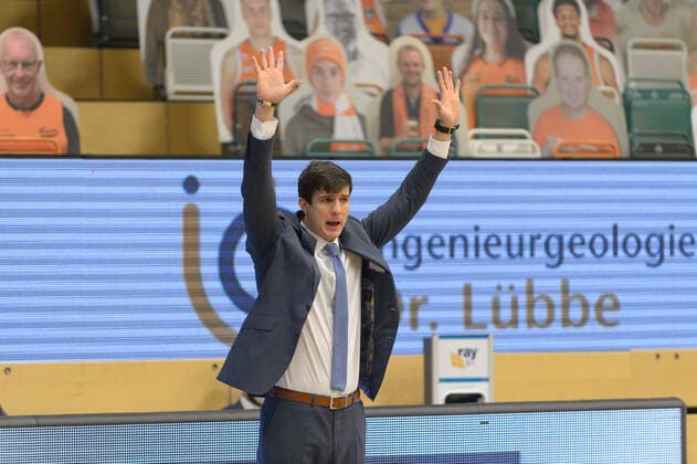 Pedro CALLES PORRES (Trainer Cheftrainer Head Coach Hamburg Towers) ; Rasta Vechta vs Hamburg Towers, Basketball, easyCredit BBL Bundesliga, 07.04.2021, 29. Spieltag, Saison 2020 2021 ; Copyright: xErikxHillmer EIBNERx EP_ehr Rasta Vechta vs Hamburg Towers, Basketball, easyCredit BBL Bundesliga, 07.04.2021, 29. Spieltag, Saison 2020 2021 Vechta Copyright: xErikxHillmer EIBNERx EP_ehr