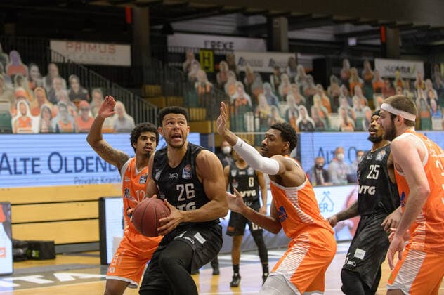 Edgar SOSA (12 Rasta Vechta), Marvin OGUNSIPE (26 Hamburg Towers) Sha™Markus Sha Markus KENNEDY (3 Rasta Vechta) ; Rasta Vechta vs Hamburg Towers, Basketball, easyCredit BBL Bundesliga, 07.04.2021, 29. Spieltag, Saison 2020 2021 ; Copyright: xErikxHillmer EIBNERx EP_ehr Rasta Vechta vs Hamburg Towers, Basketball, easyCredit BBL Bundesliga, 07.04.2021, 29. Spieltag, Saison 2020 2021 Vechta Copyright: xErikxHillmer EIBNERx EP_ehr