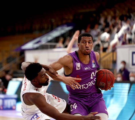 GSD zje123 Saison 2020 21 Easy credit Basketball Bundesliga BG Göttingen - JobStairs Giessem Göttingens Aubrey Dawkins (am Ball) gegen Giessens Isaac Hamilton