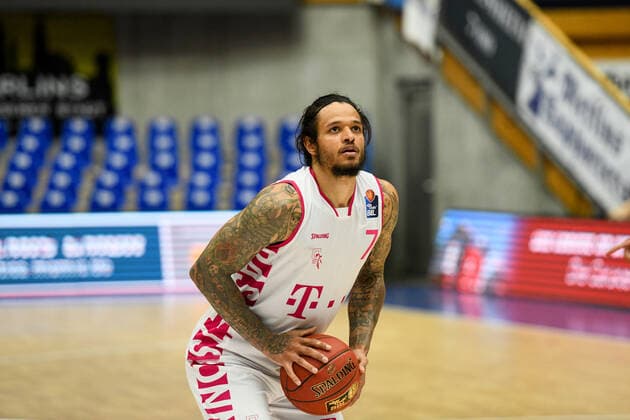 Chris Babb (Telekom Baskets Bonn) beim Freiwurf, GER, HAKRO Merlins Crailsheim vs. Telekom Baskets Bonn, 07.04.2021, 29. Spieltag easycredit Basketball Bundesliga, Spielzeit 2020 2021. GER, HAKRO Merlins Crailsheim vs. Telekom Baskets Bonn, 07.04.2021, 29. Spieltag easycredit Basketball Bundesliga, Spielzeit 2020 202 Crailsheim Copyright: xEibnerxPressefoto MichaelxMemmlerx EP_MMR