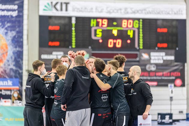 07.04.21, Herren, Basketball, Saison 2020 2021, 2. Bundesliga, Pro B Süd, College Wizards - White Wings Hanau Die Mannschaft aus Hanau freut sich über den knappen Sieg. Karlsruhe Institut für und Sportwissenschaft (IfSS) Baden-Württemberg Germany