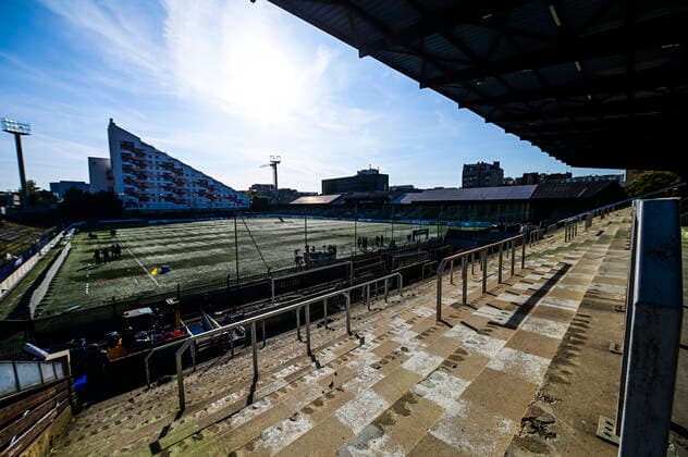 Vue generale du Stade du Red Star - stade Bauer avec ses gaffitis et ses tribunes a l abandon FOOTBALL : Red star vs OL - 1 8 coupe de France - 08 04 2021 JBAutissier Panoramic 