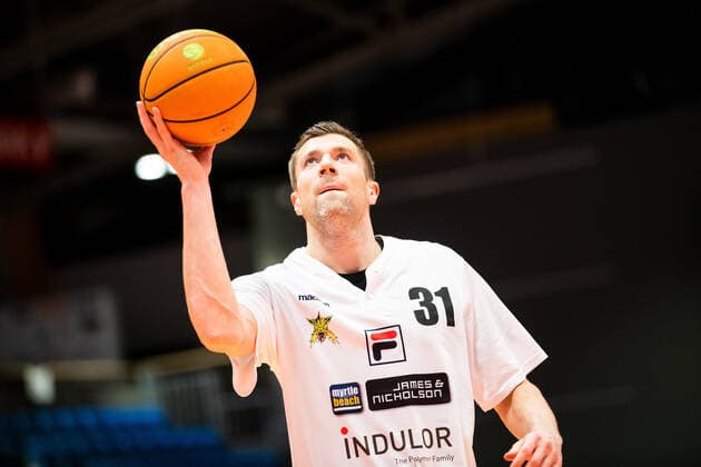 BARMER 2. Basketball Bundesliga ProA 28. Spieltag Saison 2020 2021 am 8.4.2021 Science City Jena vs Artland Dragons Robert Oehle (Artland), Portrait mit Ball Sparkassen Arena Jena