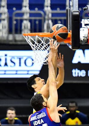 08.04.2021, xlakx, Basketball EuroLeague, Alba Berlin - Roter Stern Belgrad emspor, v.l.Ben Lammers(Alba Berlin, No.50),Marko Jagodic-Kuridza (Roter Stern Belgrad, No.21) Berlin