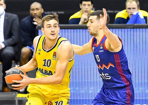 08.04.2021, xlakx, Basketball EuroLeague, Alba Berlin - Roter Stern Belgrad emspor, v.l. Tim Schneider (Alba Berlin, No.10),Ognjen Dobric (Roter Stern Belgrad, No.13) Berlin
