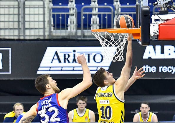 08.04.2021, xlakx, Basketball EuroLeague, Alba Berlin - Roter Stern Belgrad emspor, v.l. Ognjen Kuzmic (Roter Stern Belgrad, No.32),Tim Schneider (Alba Berlin, No.10) Berlin