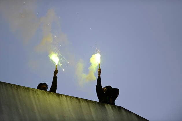 joie des supporters du red Star de l immeuble d en face suite au but de PAPE MEISSA BA (Red Star) FOOTBALL : Red star vs OL - 1 8 coupe de France - 08 04 2021 JBAutissier Panoramic 