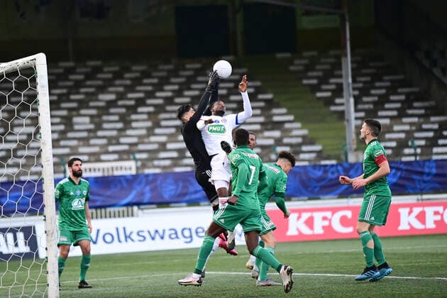 Thiago Mendes (OL)vs RAPHAEL ADICEAM (Red Star) FOOTBALL : Red star vs OL - 1 8 coupe de France - 08 04 2021 JBAutissier Panoramic 