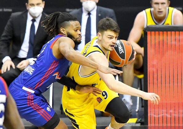 08.04.2021, xlakx, Basketball EuroLeague, Alba Berlin - Roter Stern Belgrad emspor, v.l.Torrian Corey Walden (Roter Stern Belgrad, No.2),Jonas Mattisseck (Alba Berlin, No.09) Berlin
